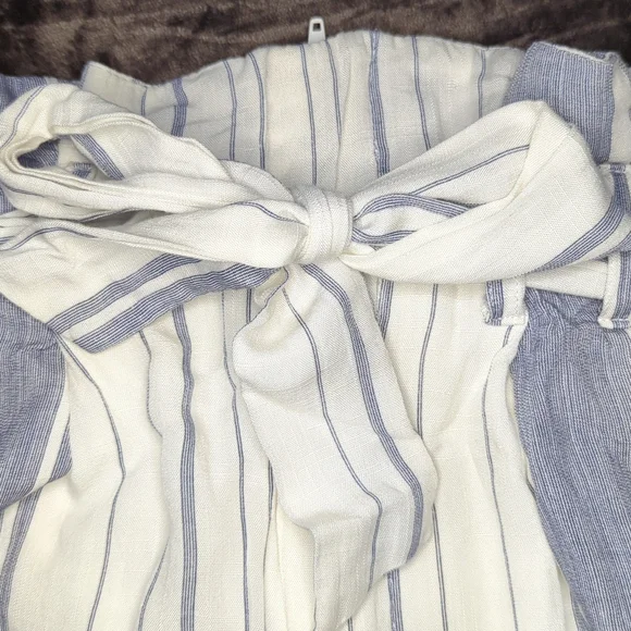 L.A Hearts Striped Flowy Shorts - Picture 2 of 3